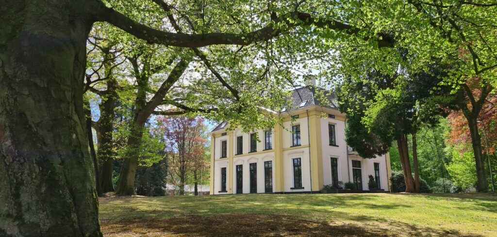 Hezenberg zoekt een hoofd Algemene Zaken